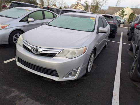 Used 2014 Toyota Camry XLE image 4