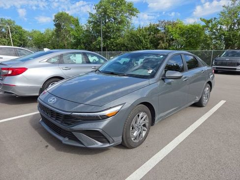 Used 2024 Hyundai Elantra SEL FWD image 2