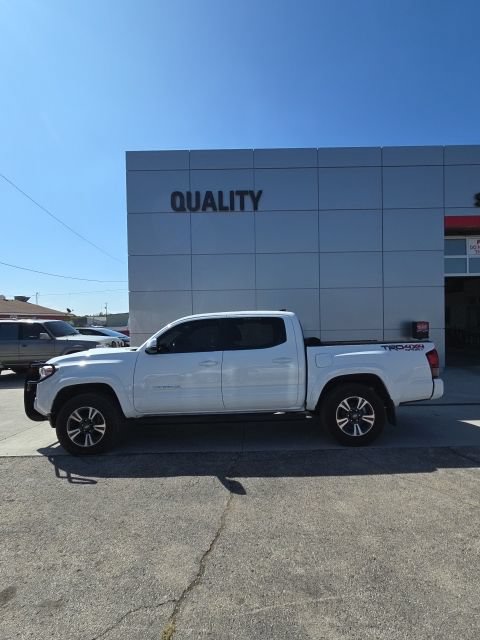 Used 2019 Toyota Tacoma TRD Sport AWD/4WD image 1