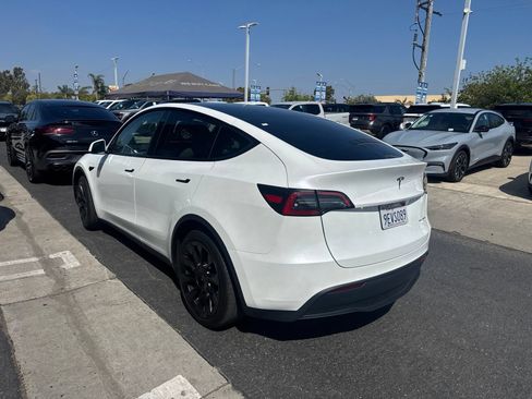 Used 2023 Tesla Model Y Long Range AWD/4WD image 4