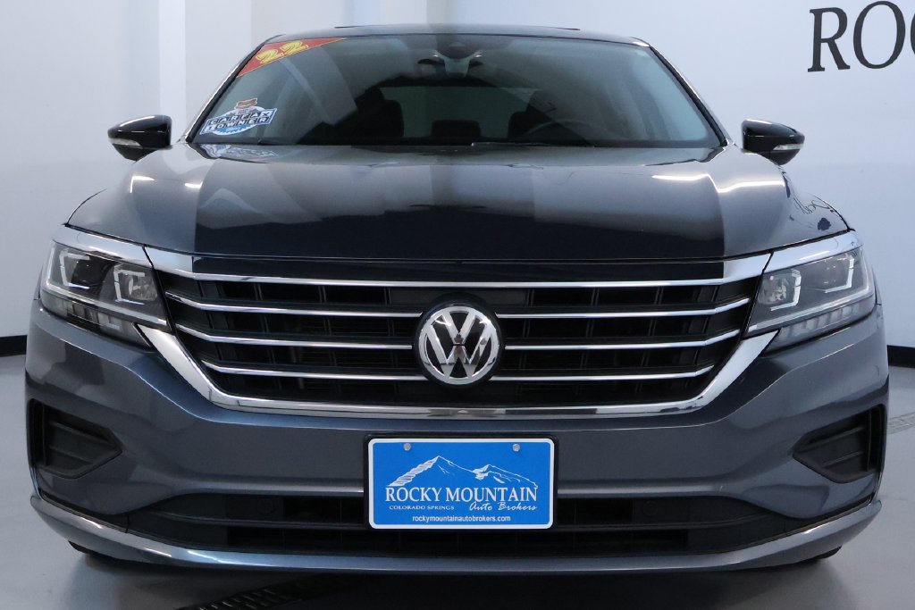Used 2022 Volkswagen Passat 2.0T FWD image 2