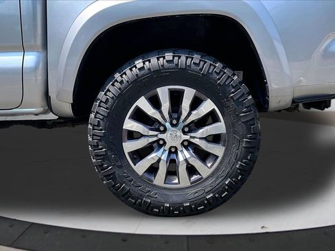 Used 2021 Toyota Tacoma Limited AWD/4WD image 35