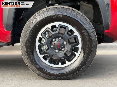 Used 2025 Toyota Tacoma TRD Off-Road image 17