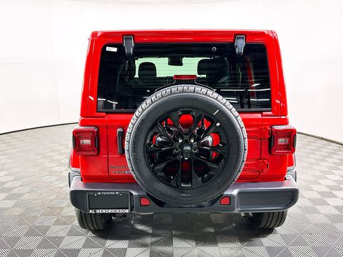 Used 2025 Jeep Wrangler Sahara image 4