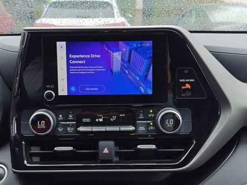 Used 2024 Toyota Highlander LE image 17