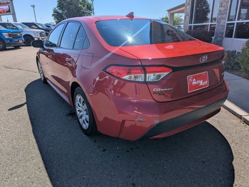 Used 2020 Toyota Corolla LE FWD image 3