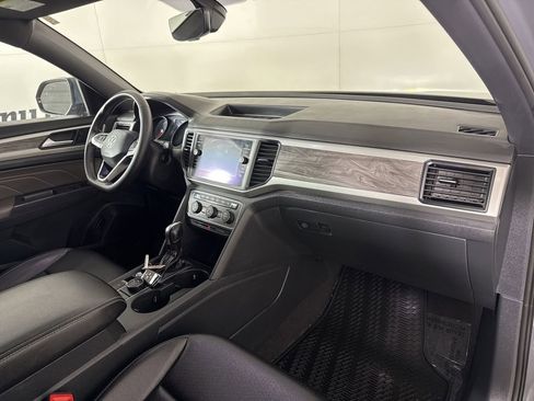 Used 2021 Volkswagen Atlas Cross Sport SE w/ Panoramic Sunroof Package image 30