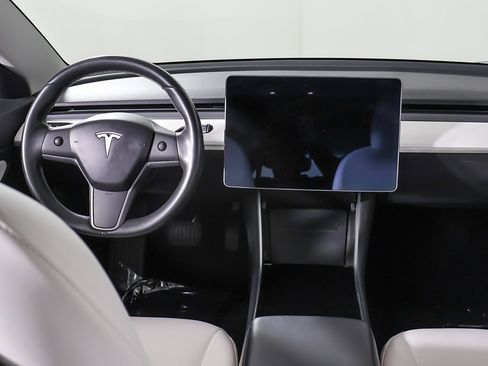 Used 2018 Tesla Model 3 Mid Range image 33