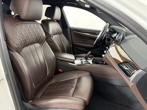 Used 2019 BMW 540i xDrive w/ M Sport Package image 31