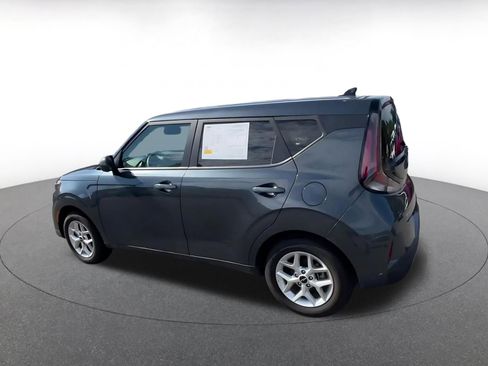 Used 2025 Kia Soul LX w/ LX Technology Package FWD image 10