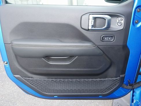 New 2025 Jeep Gladiator High Tide image 14