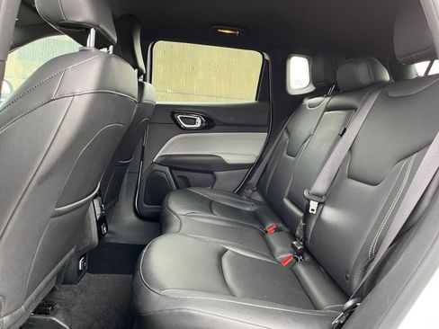 Used 2025 Jeep Compass Limited image 28