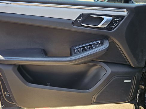 Used 2016 Porsche Macan Turbo w/ Premium Package Plus image 29