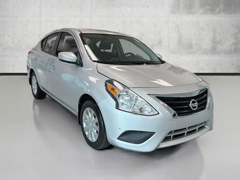 Used 2017 Nissan Versa SV image 3