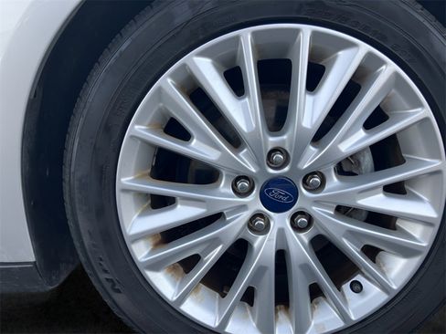 Used 2015 Ford Focus Titanium image 9