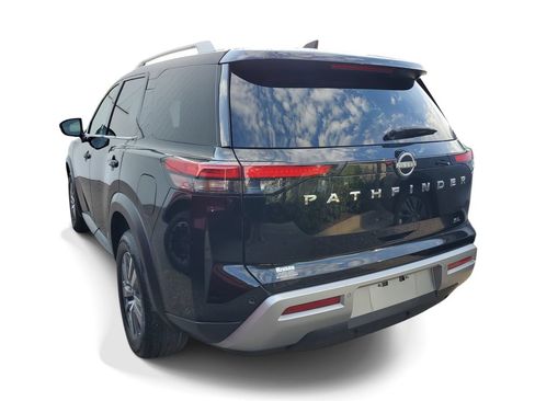 Used 2025 Nissan Pathfinder SL FWD image 3