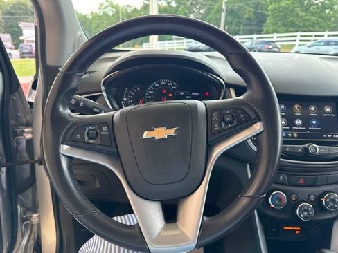 Used 2018 Chevrolet Trax LT w/ LT Convenience Package AWD/4WD image 16