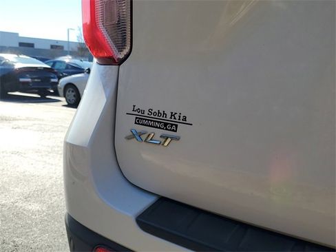 Used 2021 Ford Explorer XLT w/ Equipment Group 202A image 8