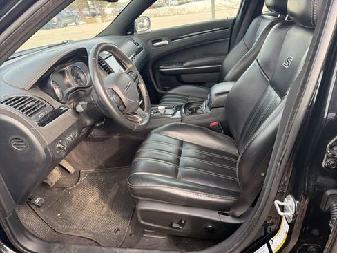 Used 2018 Chrysler 300 S w/ 300S Premium Group image 4