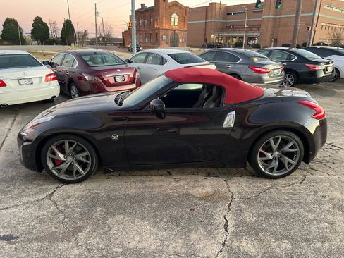 Used 2015 Nissan 370Z Touring Sport RWD image 8