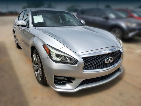 Used 2017 INFINITI Q70 3.7 w/ Sport Package RWD image 13