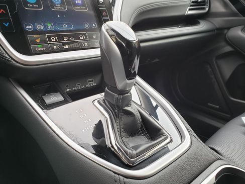 Used 2023 Subaru Outback Limited image 25