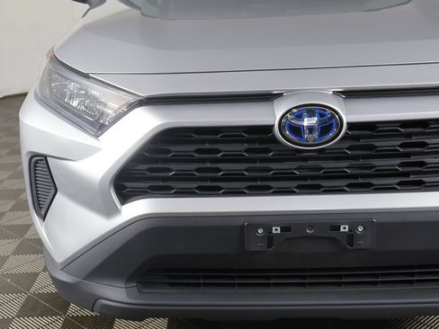 Used 2021 Toyota RAV4 LE AWD/4WD image 10