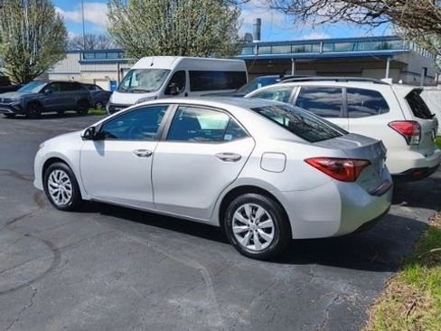 Used 2018 Toyota Corolla LE w/ Carpet Mat Package (TMS) image 7