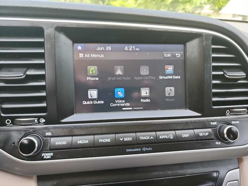 Used 2017 Hyundai Elantra SE FWD image 19