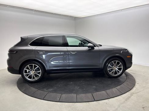Certified 2024 Porsche Cayenne AWD/4WD image 8