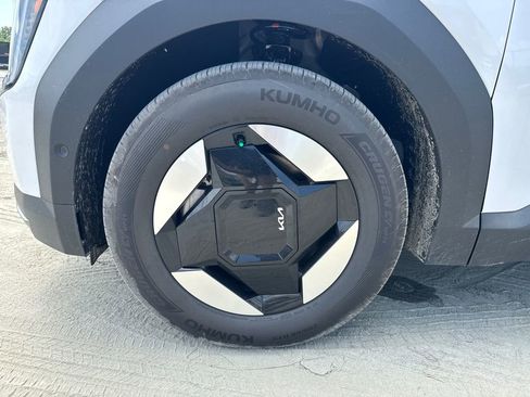 New 2026 Kia EV9 Wind AWD/4WD image 9