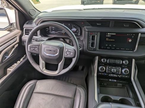 Used 2024 GMC Yukon XL Denali AWD/4WD image 18