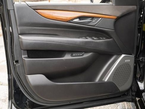 Used 2017 Cadillac Escalade ESV Premium Luxury image 18