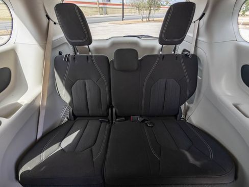Used 2023 Chrysler Voyager LX FWD image 16