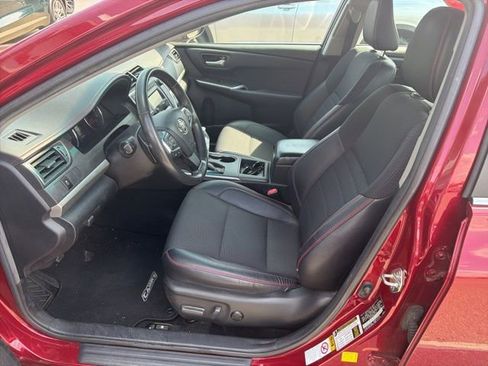 Used 2017 Toyota Camry SE image 9