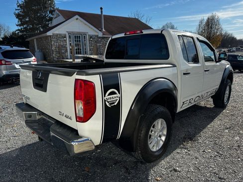Used 2016 Nissan Frontier SV image 4