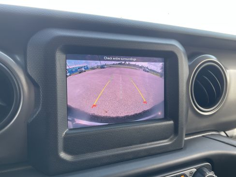 Used 2023 Jeep Wrangler Unlimited Sport AWD/4WD image 25