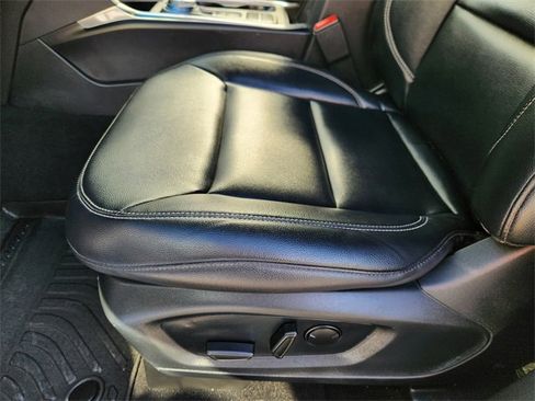 Used 2020 Ford Explorer XLT w/ Equipment Group 202A image 24