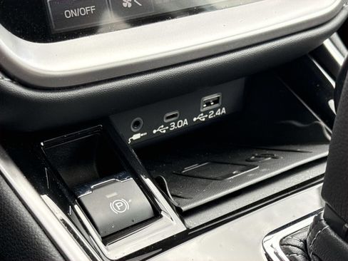 Used 2024 Subaru Outback Touring XT AWD/4WD image 12