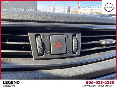 Used 2020 Nissan Rogue SV image 31