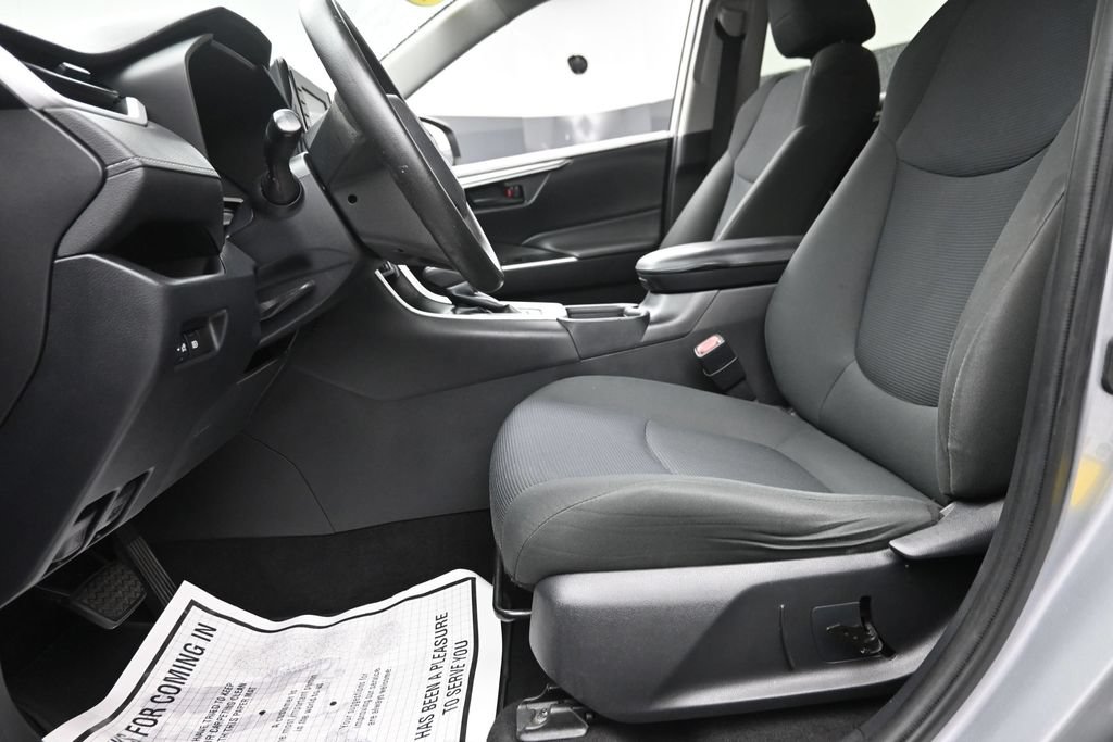 Used 2020 Toyota RAV4 LE FWD image 16