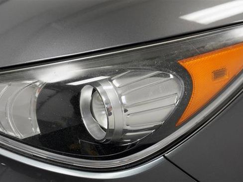 Used 2017 Kia Niro LX image 35