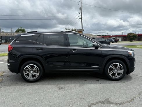 Used 2021 GMC Terrain SLT image 2