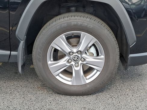 Used 2024 Toyota RAV4 XLE w/ Convenience Package image 8