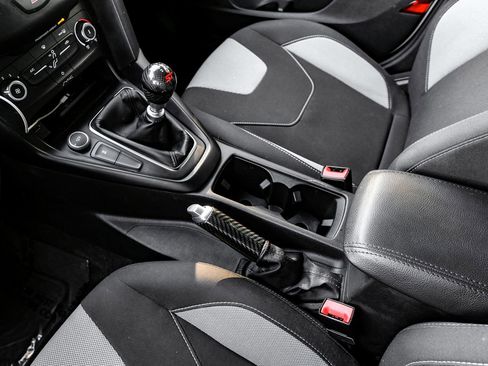 Used 2018 Ford Focus ST image 24