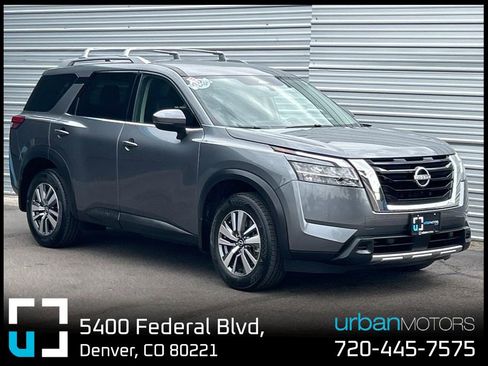 Used 2024 Nissan Pathfinder SL image 1