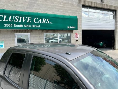 Used 2018 Toyota Tundra SR5 w/ TRD Off Road Package image 12