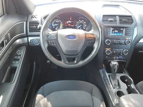 Used 2018 Ford Explorer XLT FWD image 12
