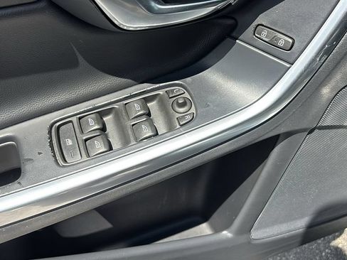 Used 2018 Volvo V60 T5 Dynamic FWD image 12