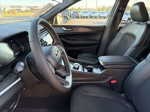 New 2025 Jeep Grand Cherokee Altitude RWD image 8